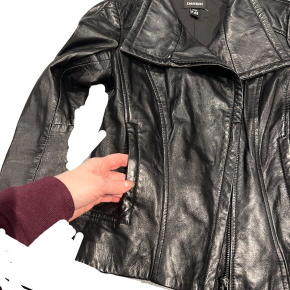 Danier Leather Women's Black Coat Jacket Size XS with Zippered Sleeve and Pocket - Picture 3 of 13